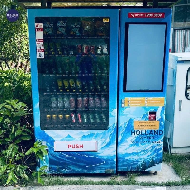 Mua nước uống Holland Water tại chung cư qua máy bán hàng tự động