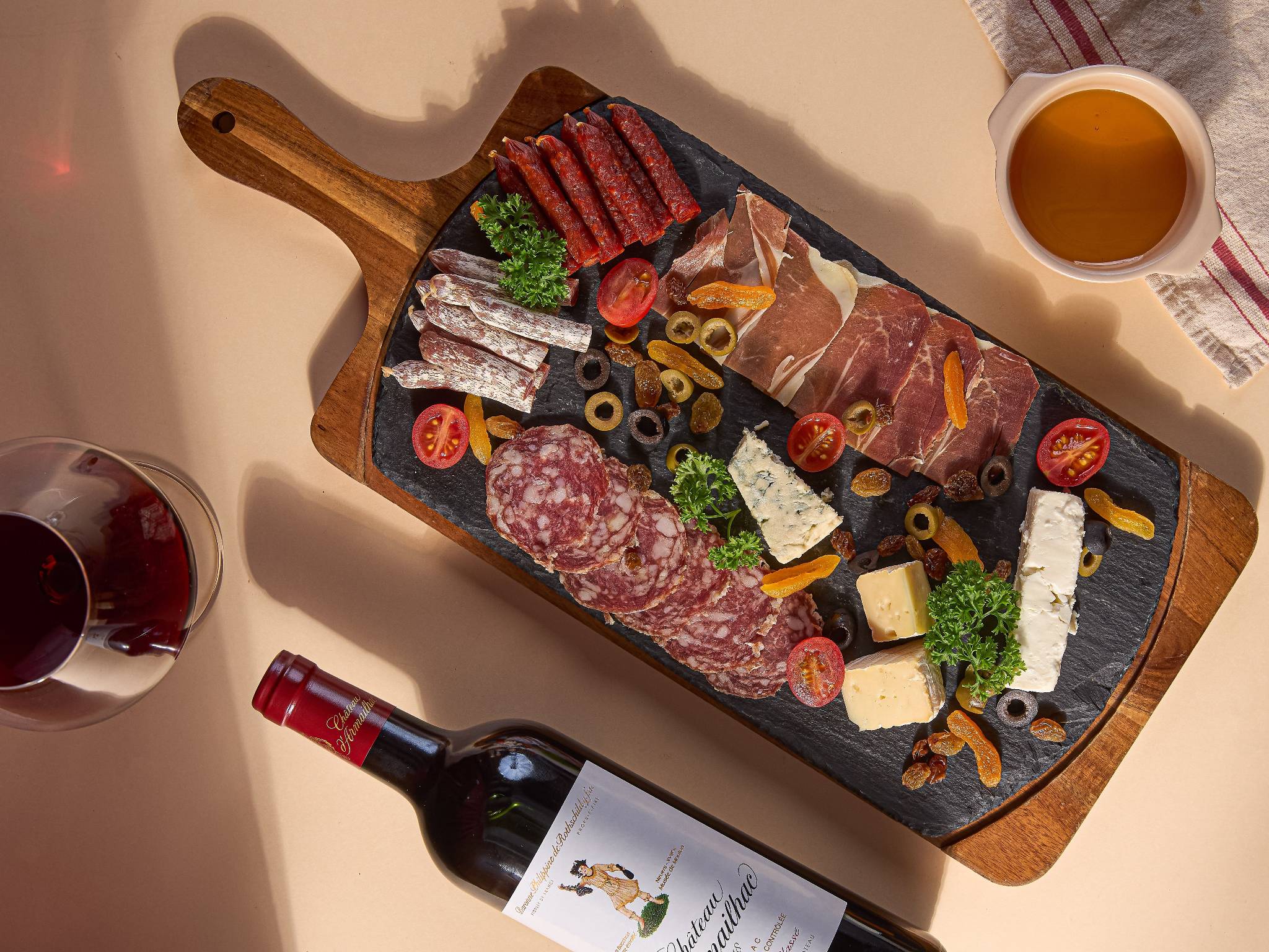 Sự Khác Biệt Cơ Bản Giữa Rượu Vang Đỏ Và Vang Trắng