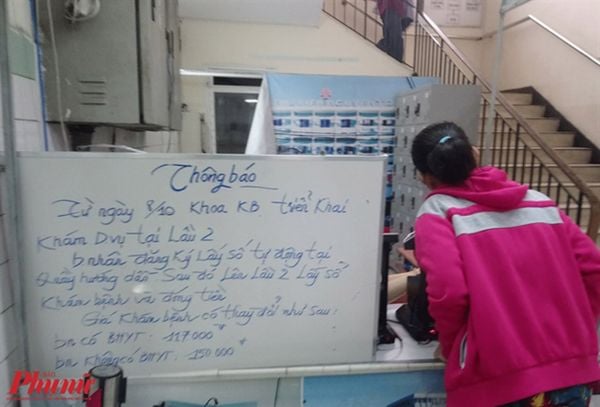 Bác sĩ chỉ được khám tối đa 65 ca/ngày, bệnh nhân đành trả tiền cho dịch vụ
