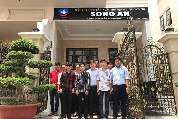 Sự kiện Song Ân giao lưu việc làm với sinh viên Cao đẳng Long An