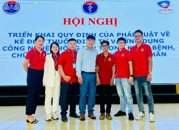 Song Ân tham dự hội nghị triển khai quy định pháp luật về kê đơn thuốc điện tử và ứng dụng công nghệ thông tin trong khám chữa bệnh