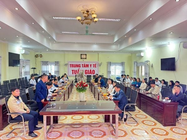 Tham quan – học tập mô hình bệnh án điện tử (E-EMR) tại Trung tâm Y tế Tuần Giáo tỉnh Điện Biên