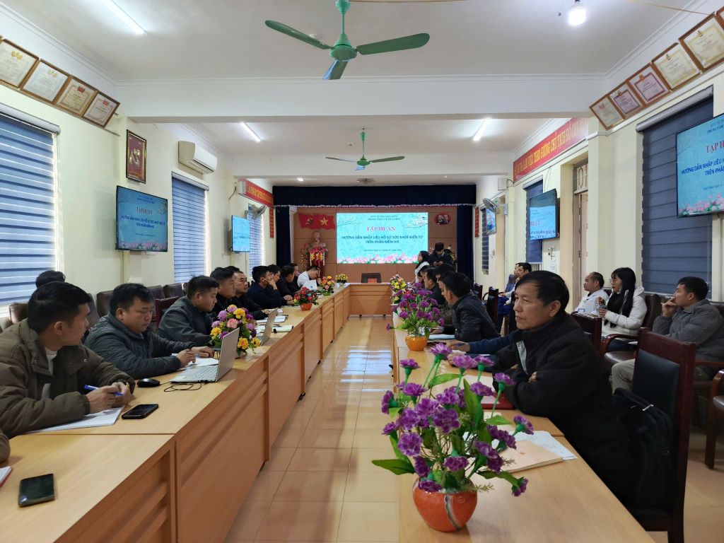 SONG ÂN TIẾP TỤC TRIỂN KHAI TẬP HUẤN HỒ SƠ SỨC KHỎE ĐIỆN TỬ TẠI TRUNG TÂM Y TẾ TỦA CHÙA