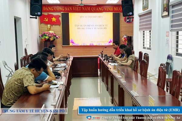 Tập huấn triển khai bệnh án điện tử E-EMR tại Trung tâm Y tế Nậm Pồ