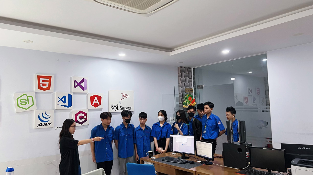 Hoạt động đào tạo thực tập sinh K16 ngành công nghệ thông tin tại Song Ân