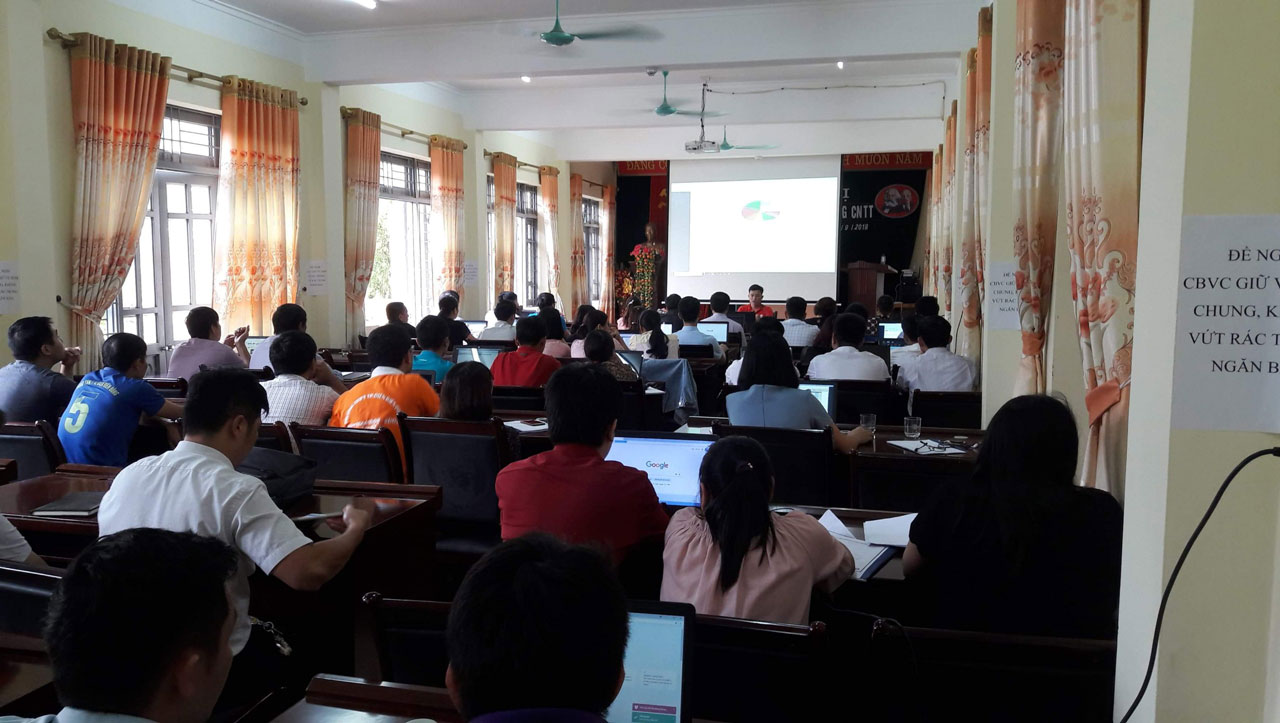 Học viên tham dự lớp tập huấn phần mềm quản lý y tế tại Điện Biên