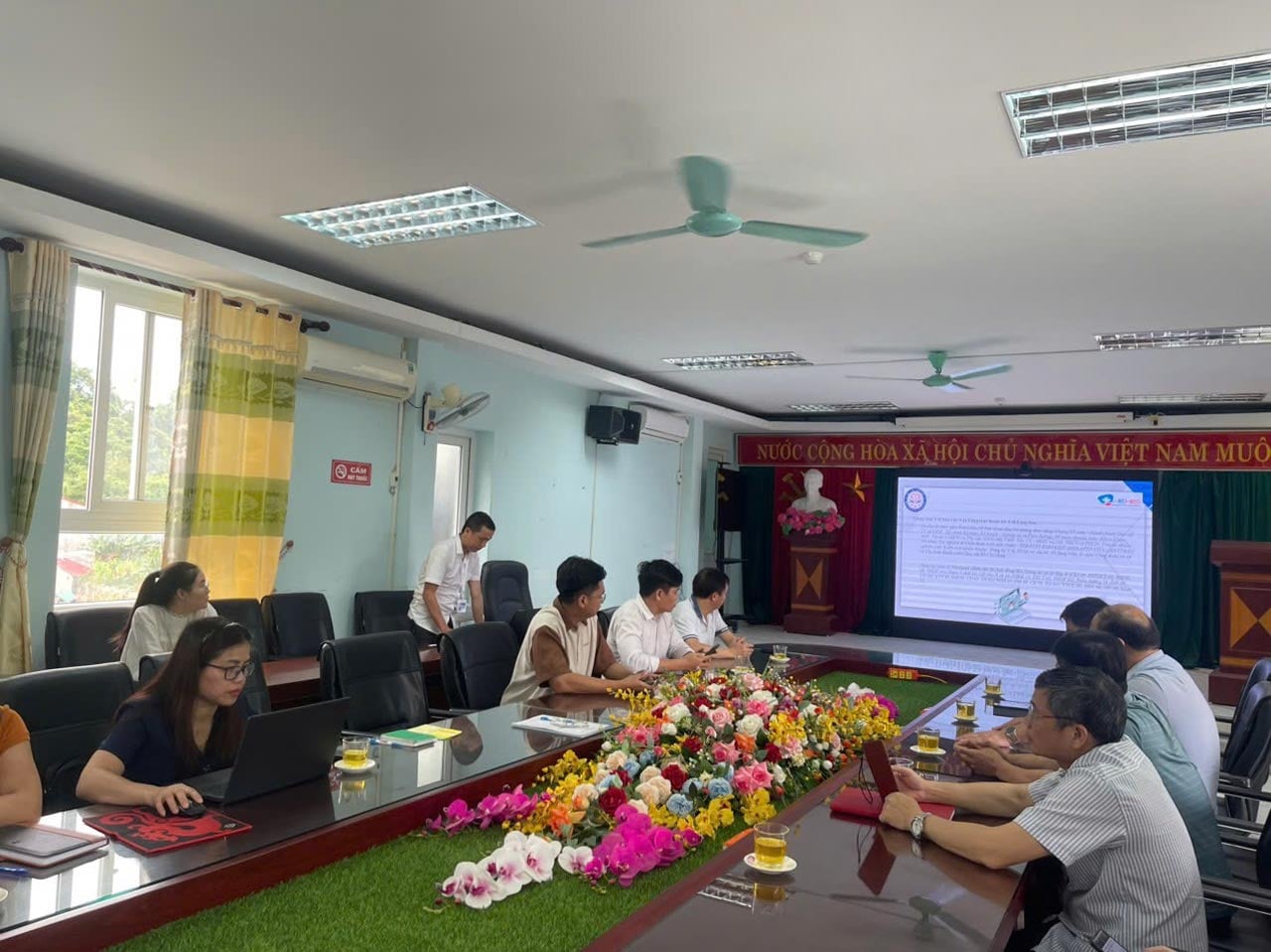 Buổi làm việc triển khai chuyển đổi số y tế và ứng dụng phần mềm Bệnh án điện tử E-EMR của Song Ân