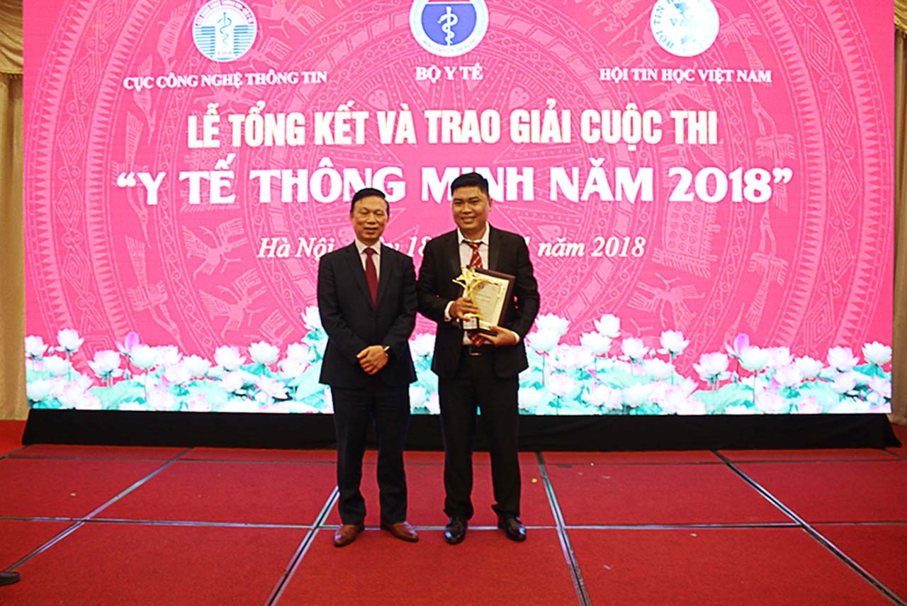 Ông Nguyễn Long phát biểu về phần mềm quản lý bệnh viện Ehis tại cuộc thi Y tế thông minh 2018