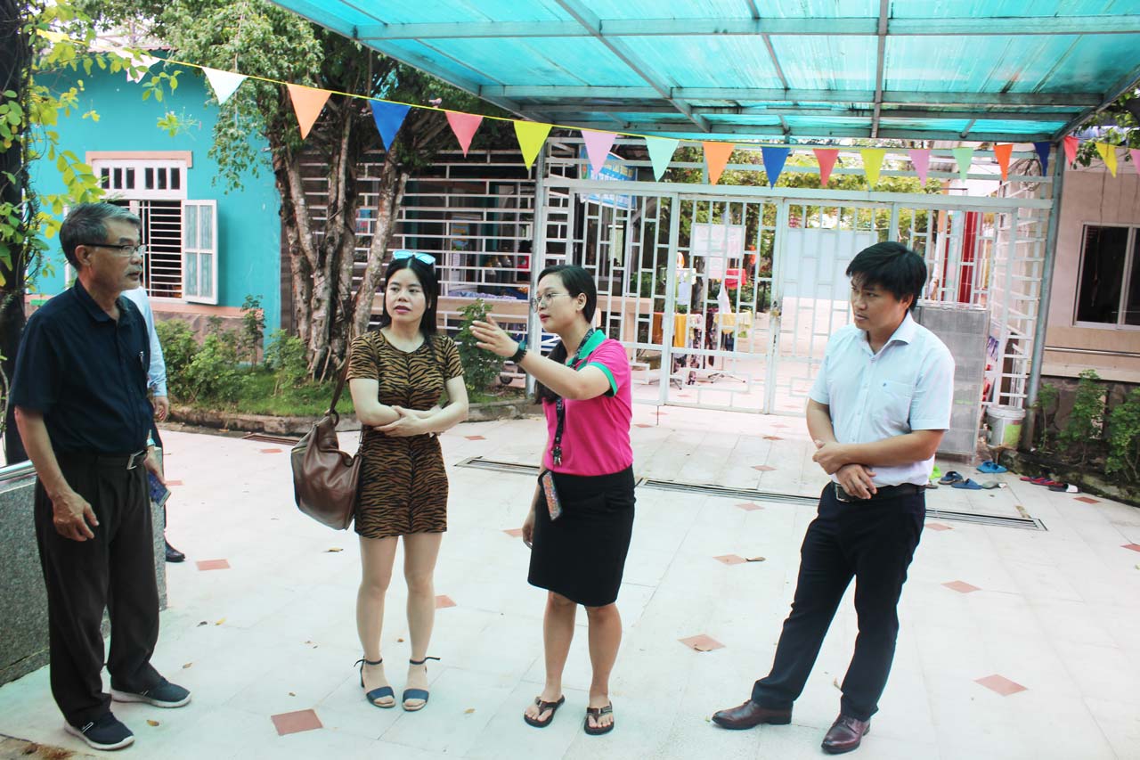 Nhà đầu tư trải nghiệm giải pháp công nghệ y tế và phần mềm quản lý của Song Ân