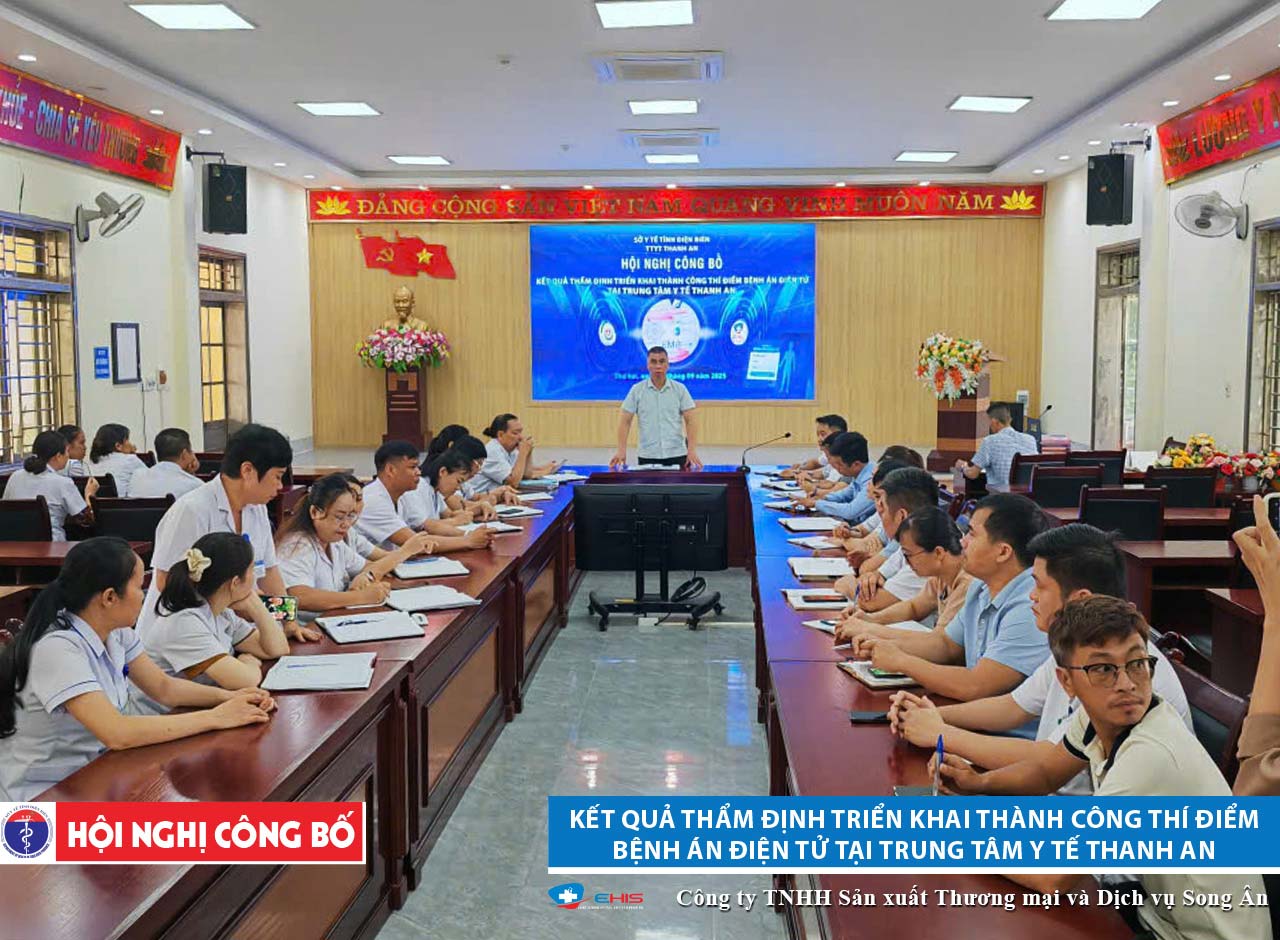 Ban lãnh đạo Trung tâm Y tế Thanh An báo cáo kết quả thẩm định triển khai hệ thống E-EMR