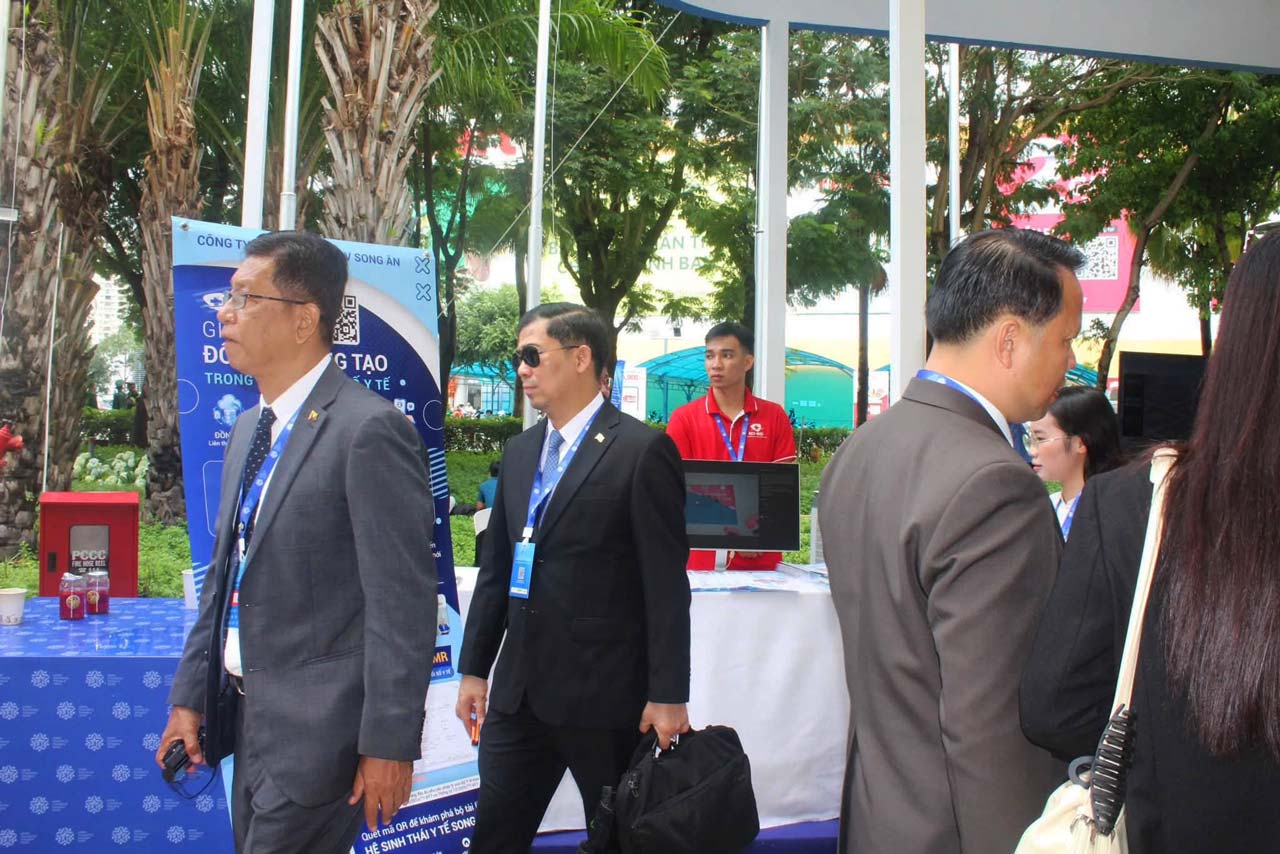 Song Ân giao lưu cùng đại biểu quốc tế tại FD 2026