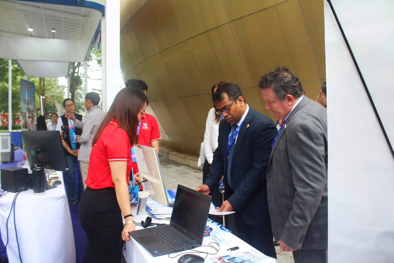 Song Ân giao lưu và kết nối với các đại biểu tại FD 2026