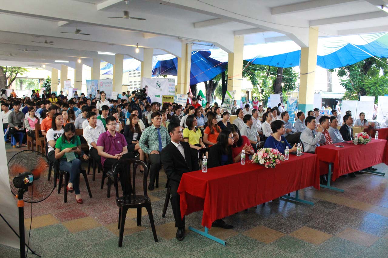 Song Ân tổ chức phỏng vấn ứng viên tại Ngày hội hướng nghiệp và tuyển dụng