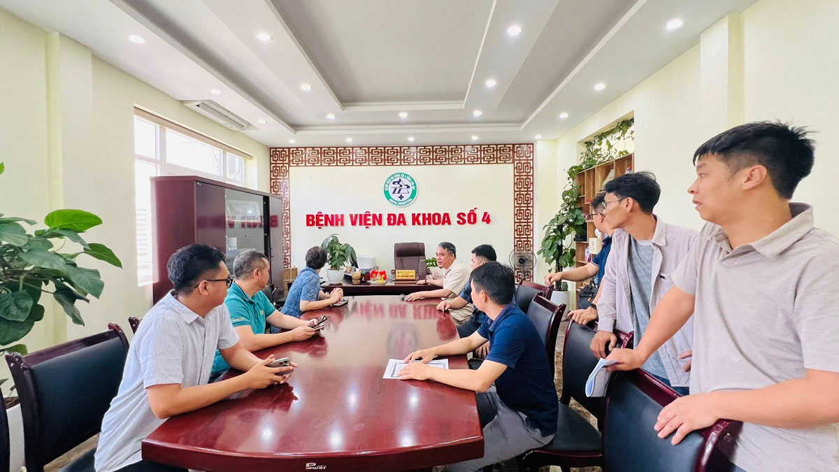 Đoàn công tác trao đổi về triển khai hệ thống bệnh án điện tử E-EMR tại bệnh viện