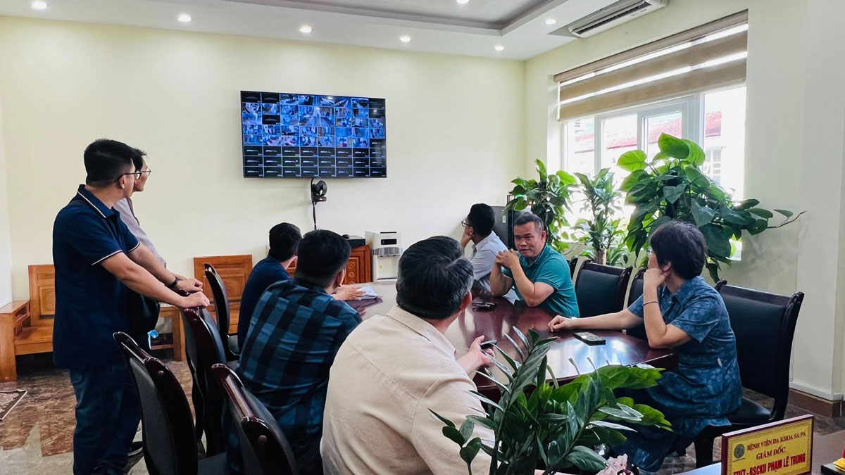 Họp trao đổi giải pháp triển khai E-EMR và quản lý bệnh viện trên nền tảng số