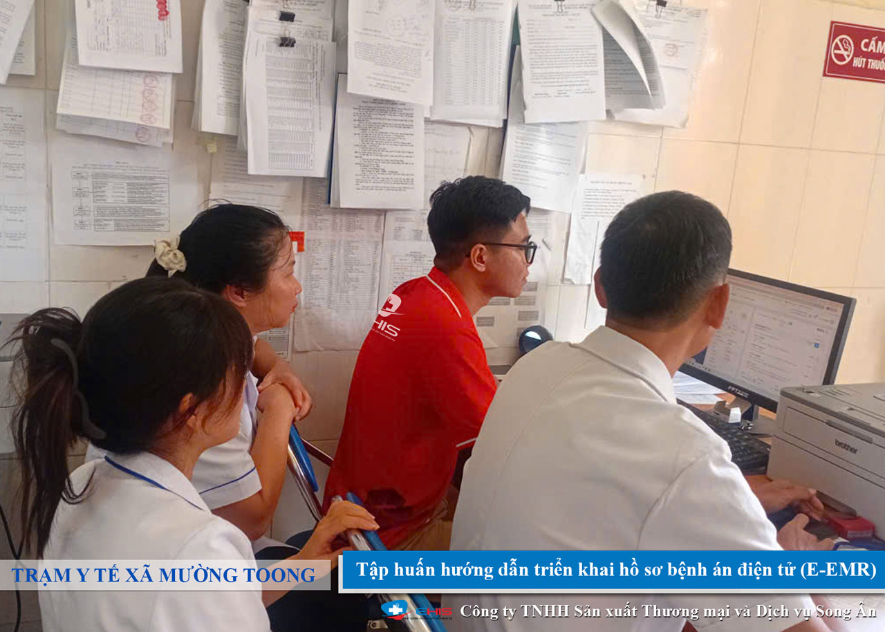 Tập huấn bệnh án điện tử tại Trạm Y tế xã Mường Toong, Mường Nhé