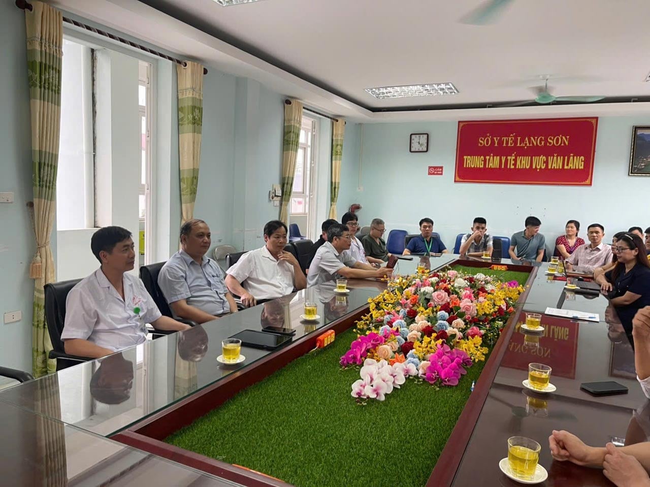 Đoàn công tác TTYT Tràng Định và Lộc Bình tham quan mô hình Bệnh án điện tử E-EMR tại TTYT khu vực Văn Lãng tỉnh Lạng Sơn
