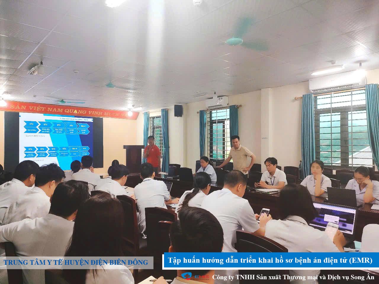 Đội ngũ Song Ân hướng dẫn triển khai hệ thống bệnh án điện tử E-EMR tại Điện Biên Đông