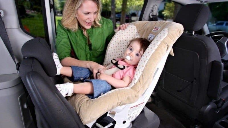 Hướng dẫn chi tiết vị trí lắp đặt ghế ngồi ô tô cho bé