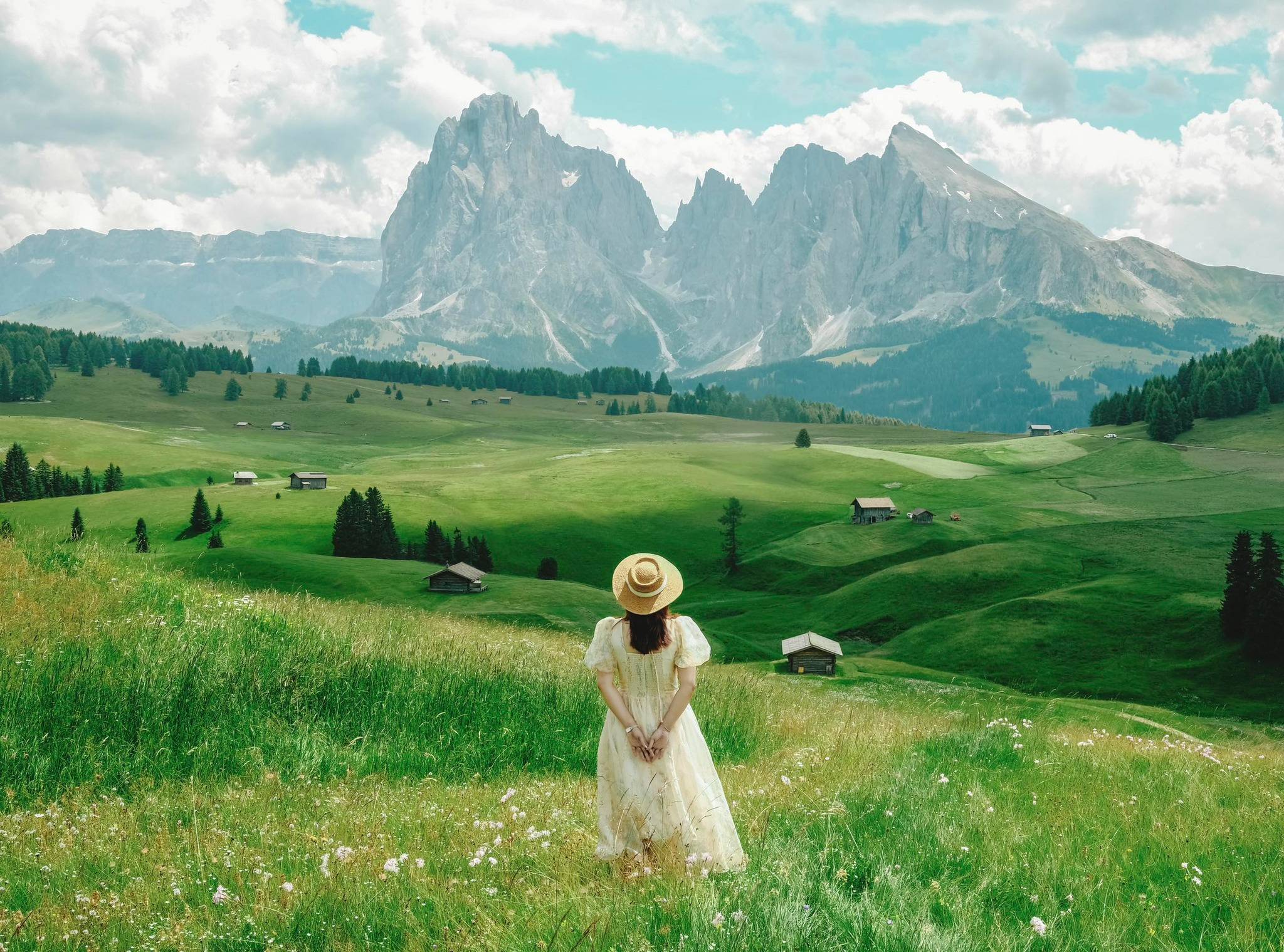 Lan Anh – Điều Hành Tour Khu Vực Châu Âu