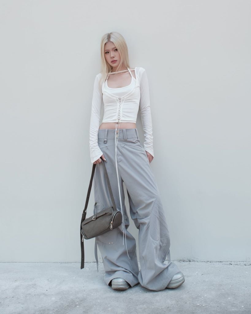 REVIEW: BISOU LONG SLEEVE TOP (WHITE) &. DEWDROP PANTS (GREY)