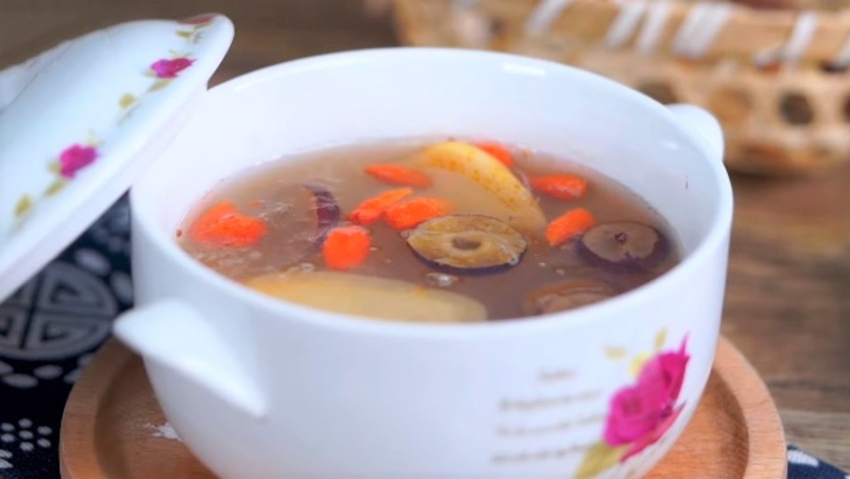 TỔ YẾN LÓT ĐẦU: NÓ LÀ GÌ, HÌNH THÀNH RA SAO, VÌ SAO ĐƯỢC COI LÀ NGUỒN DƯỠNG QUÝ?