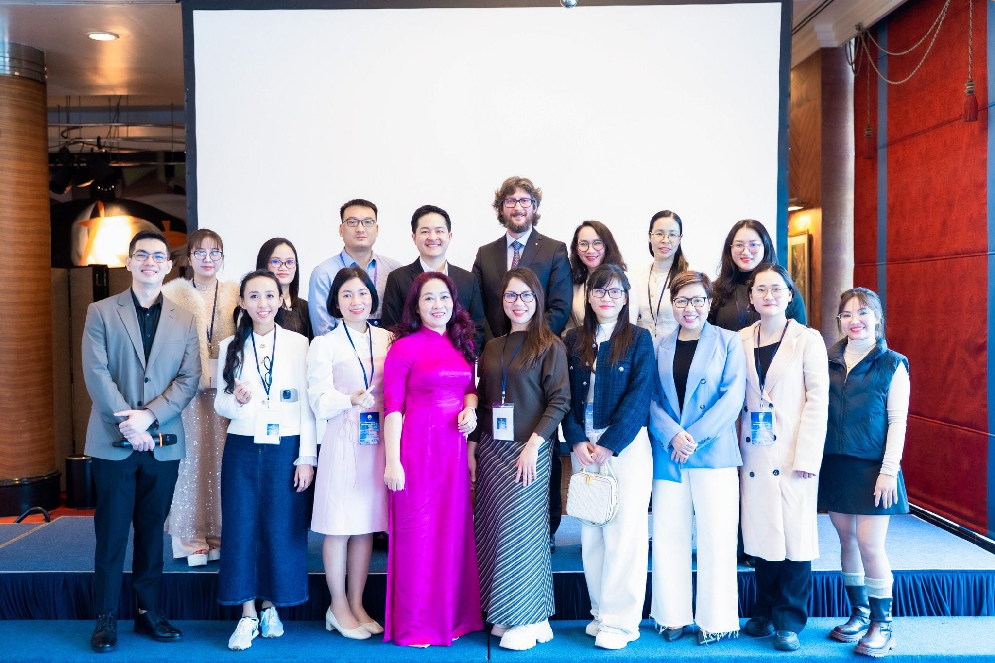 Phiên Báo Cáo Khoa Học Đặc Biệt của Ipretty Group: Góc nhìn đa công nghệ trong trẻ hóa và định hình khuôn mặt