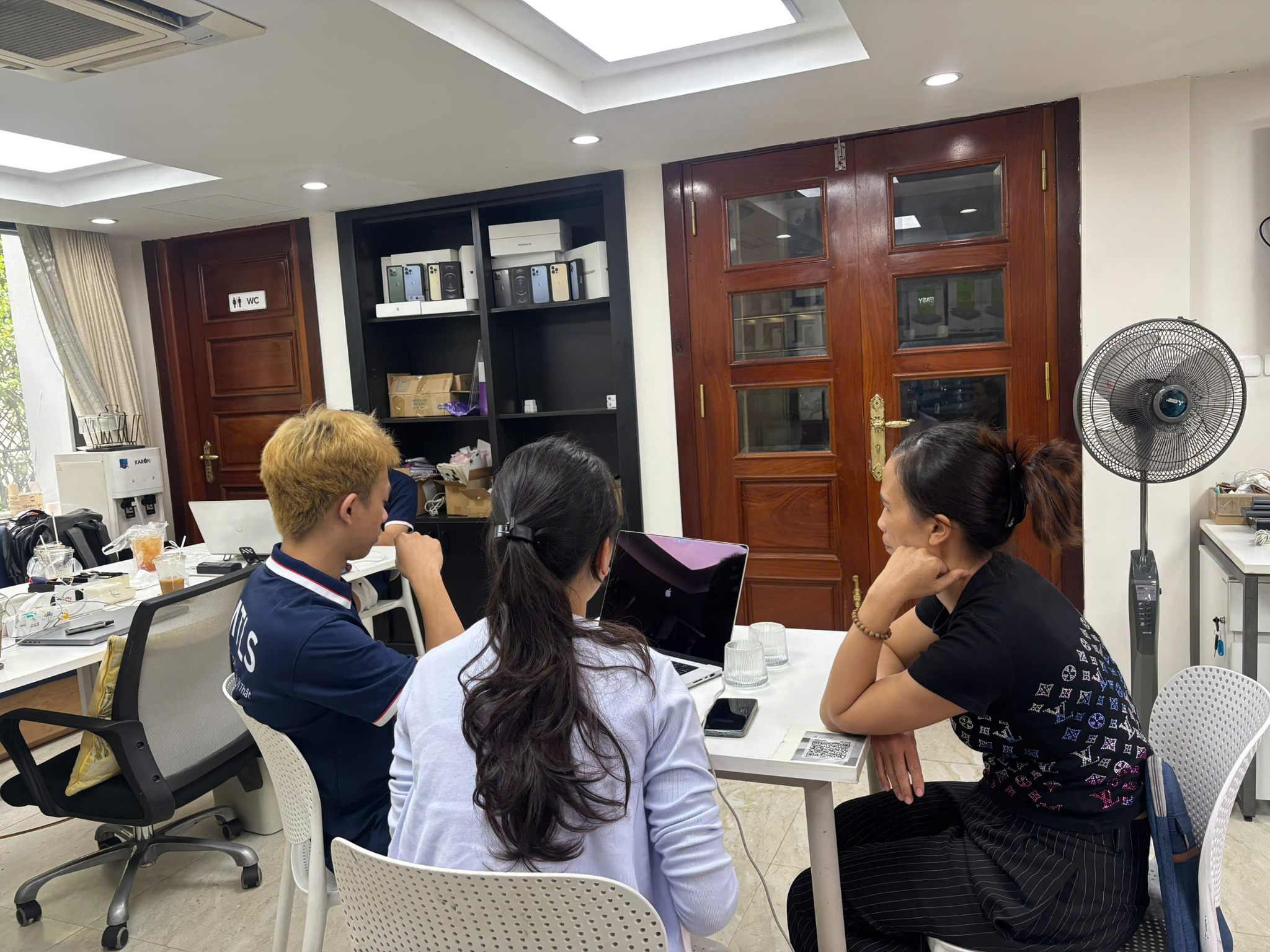 Món quà khởi đầu: Tình mẹ, con và chiếc MacBook tại MTLS