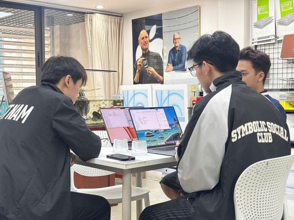 Hơn cả một chiếc MacBook: Những câu chuyện tại MTLS