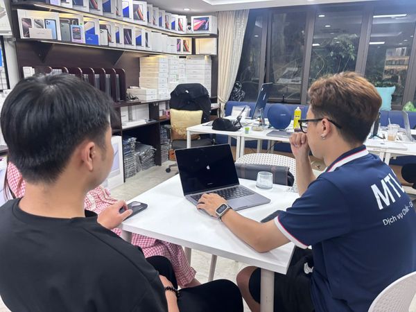 Chuyện nhỏ ở MTLS: Nụ cười yên tâm trước khi mang máy về nhà
