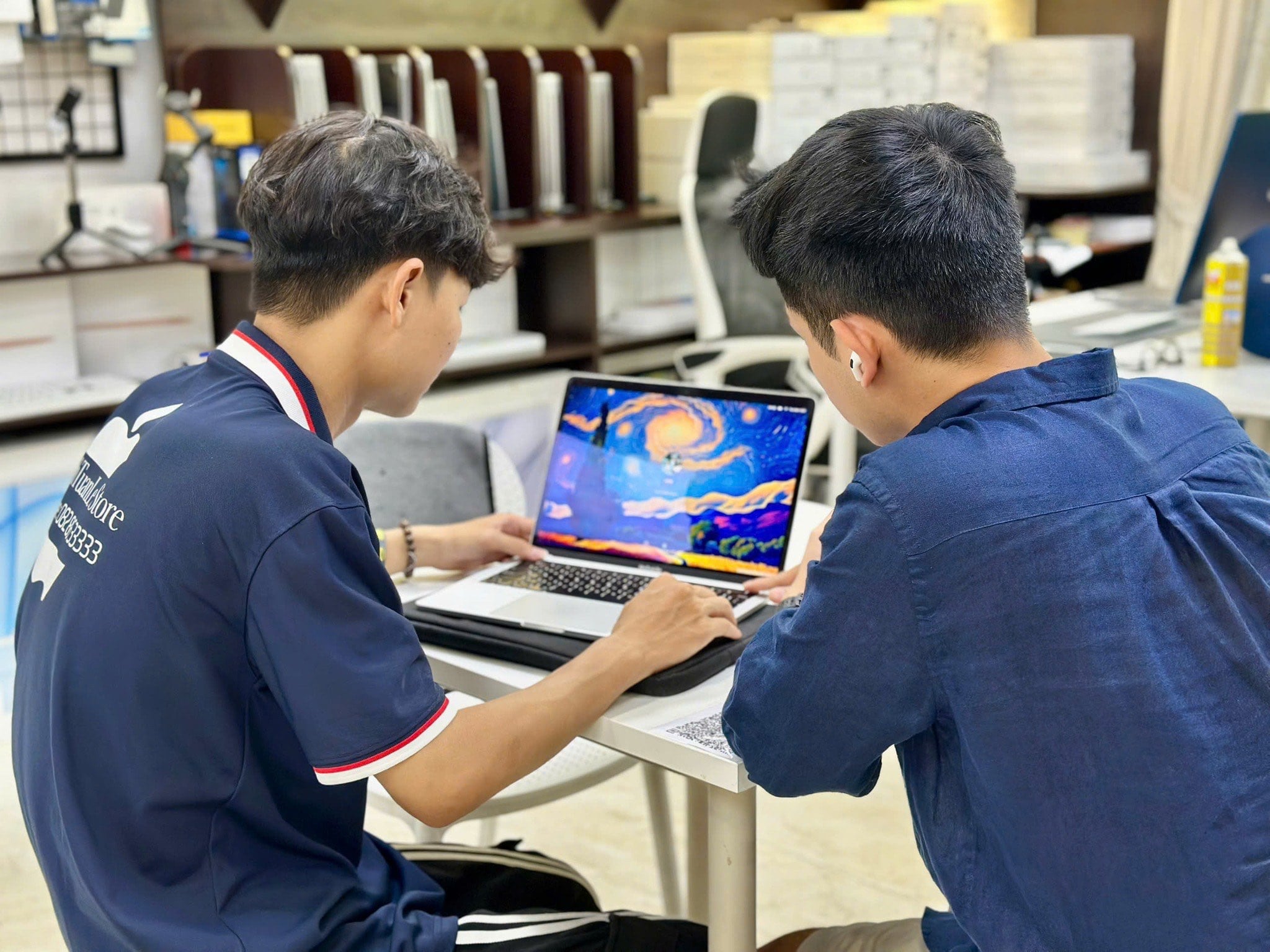 Chiếc máy vừa túi tiền nhưng giá trị phải đủ đầy vì Không phải ai cũng cần một chiếc MacBook cấu hình “khủng long”
