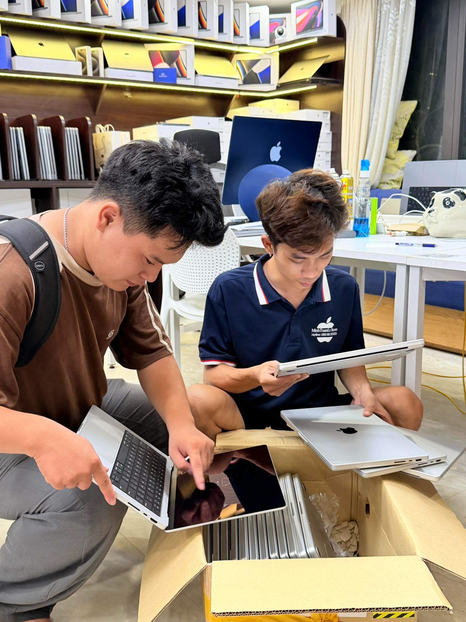 Em mua MacBook vì đẹp là chính” – Nhưng MTLS thì không bán theo cách đó