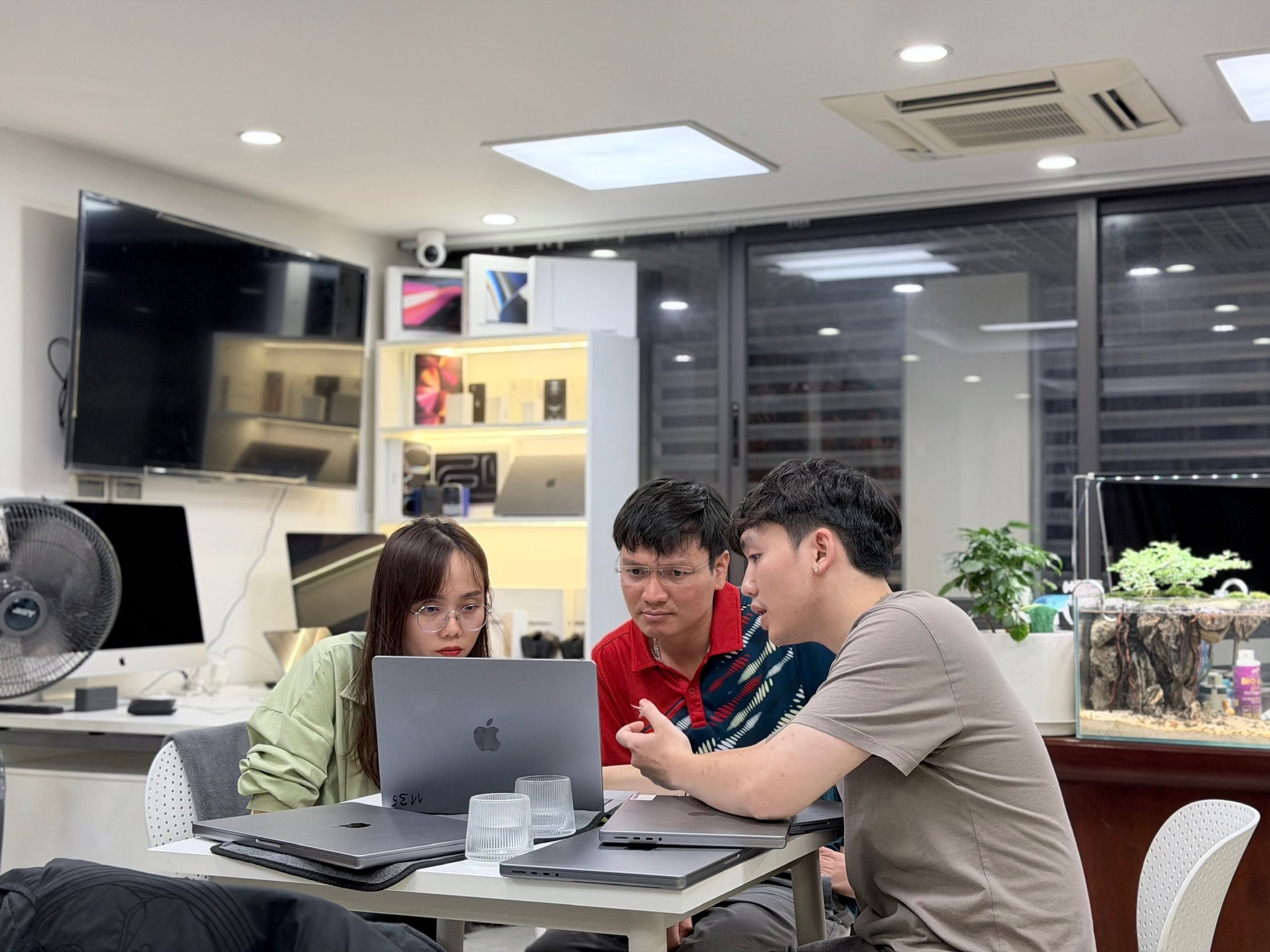 Chọn máy cho bục giảng – phải mượt từng thao tác
