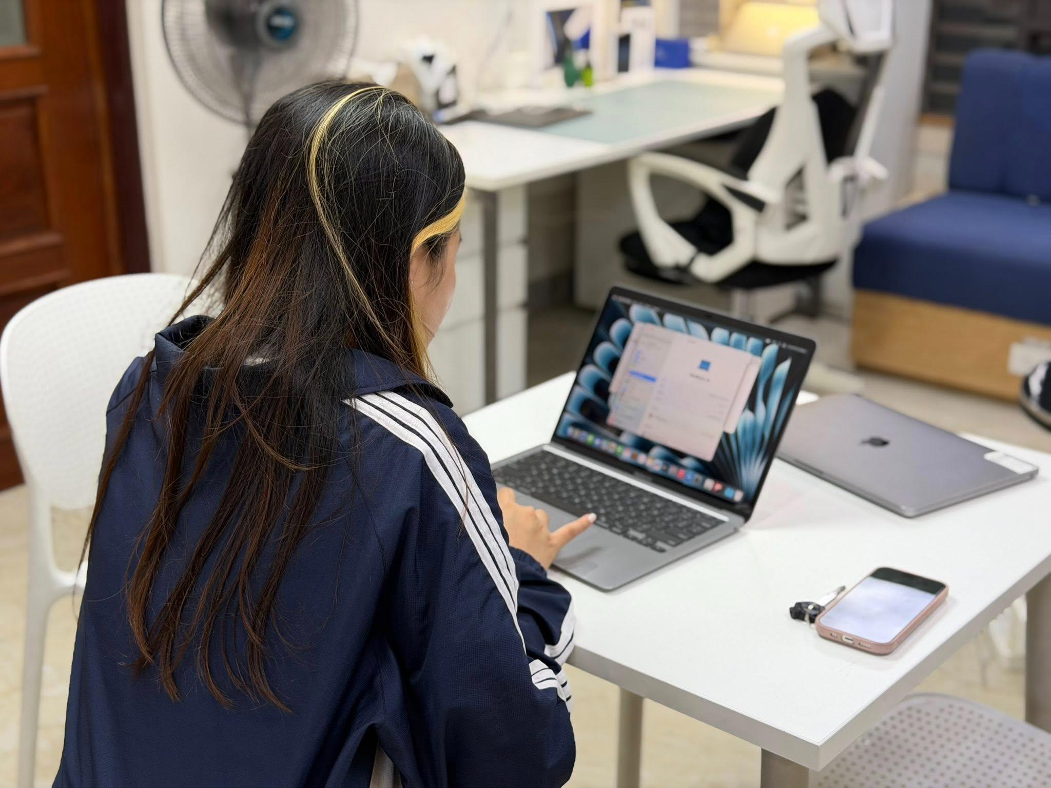 Tân sinh viên năm nhất và chiếc MacBook “đúng nhu cầu hơn cả mong đợi” ✨