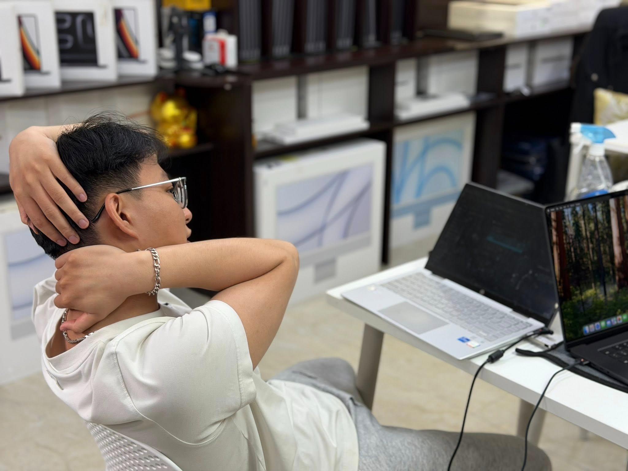 Ủa… sao MacBook lại mượt tới vậy?” – cảm giác của một khách hàng lần đầu chuyển từ Windows