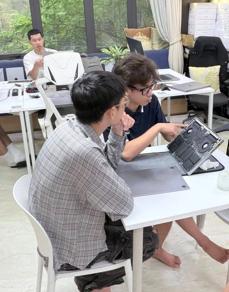Đồng Kiểm Minh Bạch: Khi Khách Hàng Muốn Tìm Hiểu Từng Chi Tiết Trên Main MacBook