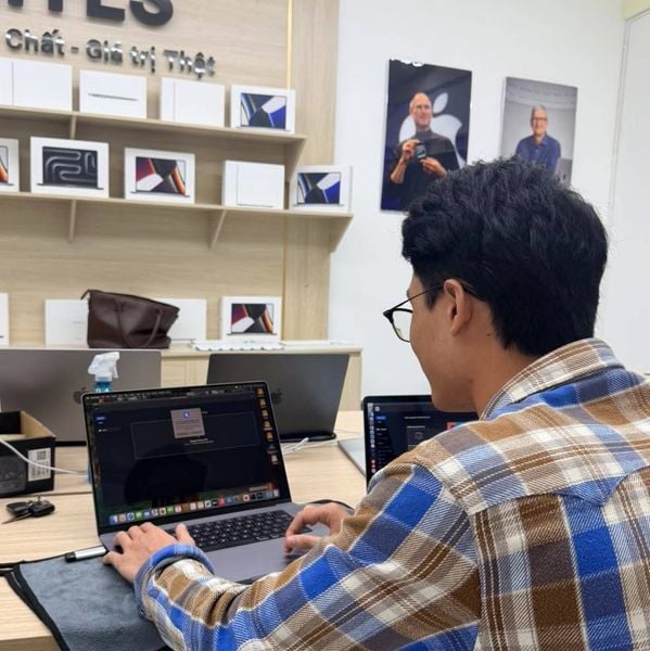 Có Những Khách Hàng Muốn Xem Cả Bên Trong Chiếc MacBook – Và MTLS Luôn Đồng Ý