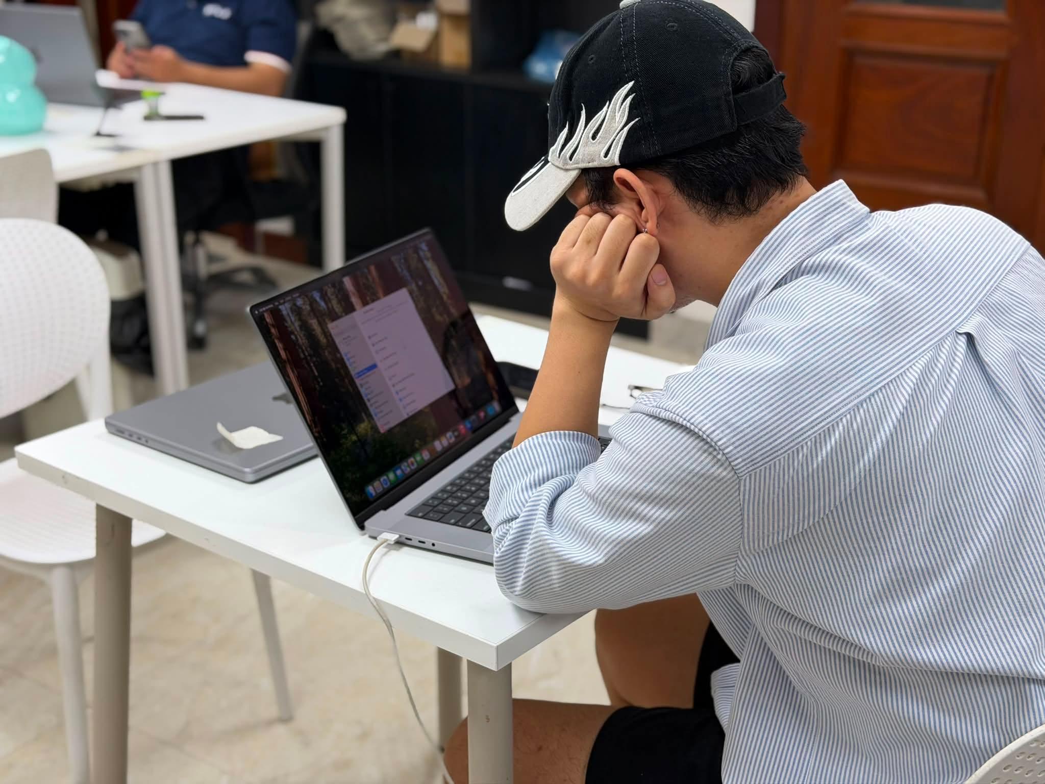 Chuyện nhà MTLS: Chiếc MacBook Pro và niềm tin từ Thái Bình