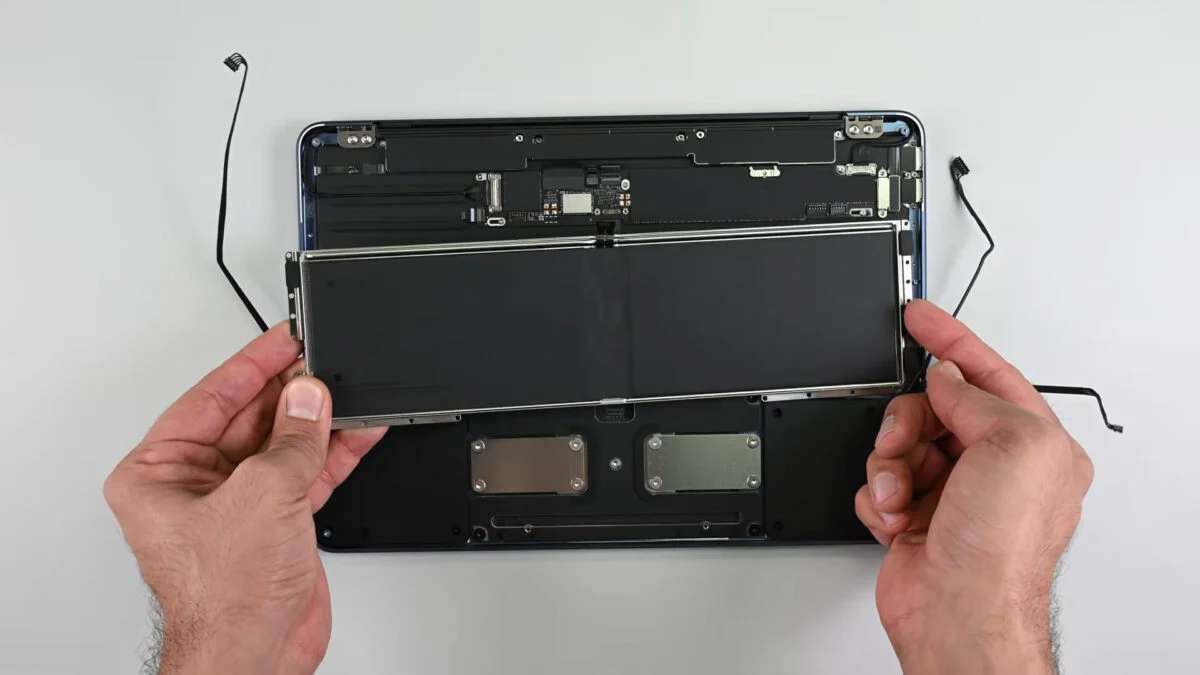 MacBook Neo gây bất ngờ: Thay pin dễ nhất kể từ 2012?