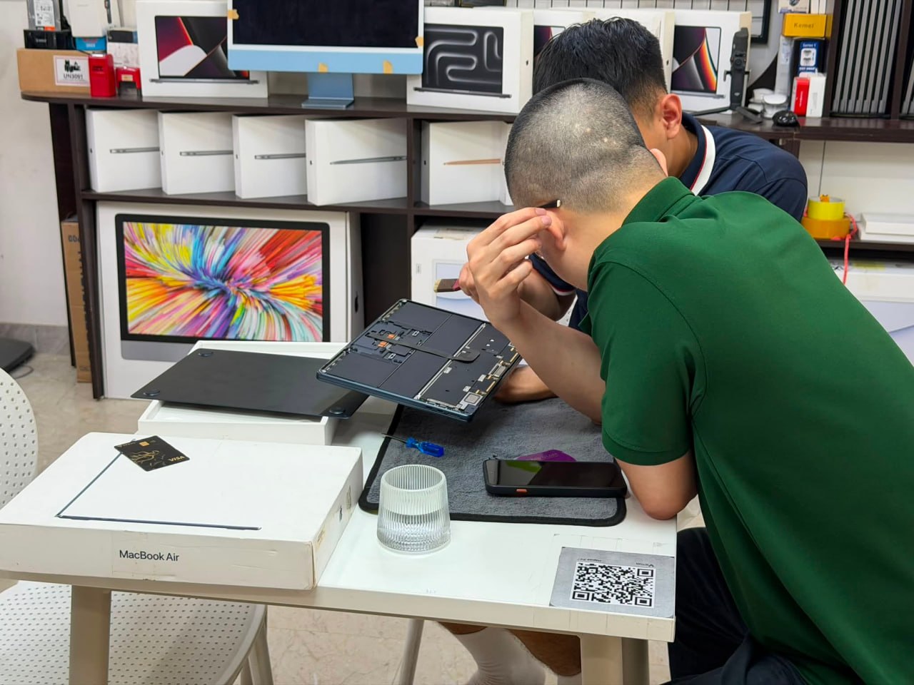Chuyện nhà MTLS: Nơi MacBook không chỉ là máy tính