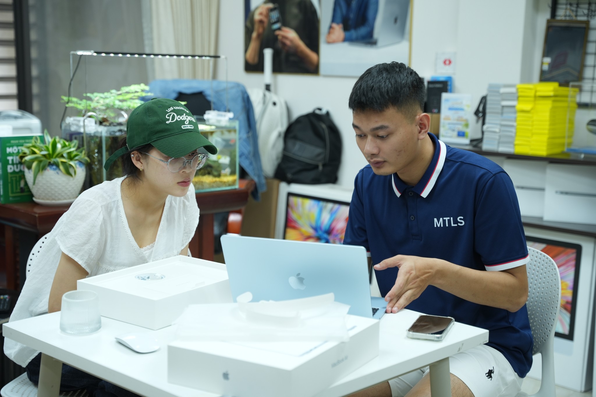 MacBook cho Sinh Viên 25-35 Triệu: Mỏng, Nhẹ, Mạnh!