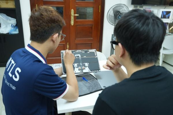 Câu chuyện chiếc MacBook Air và nụ cười rạng rỡ ở MTLS