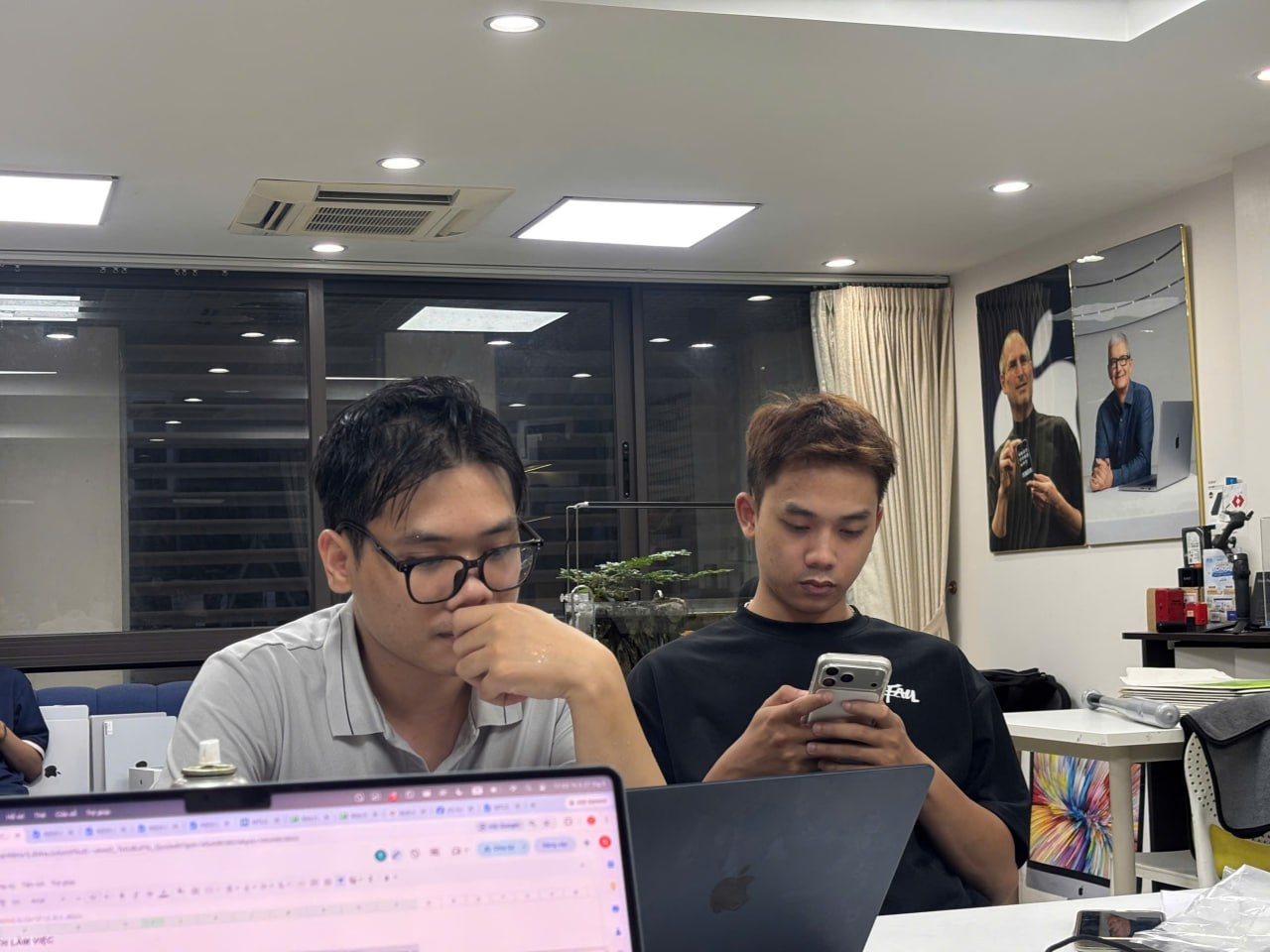 Nắng mưa gì cũng ghé, vì chiếc MacBook Air M2 đang chờ bạn