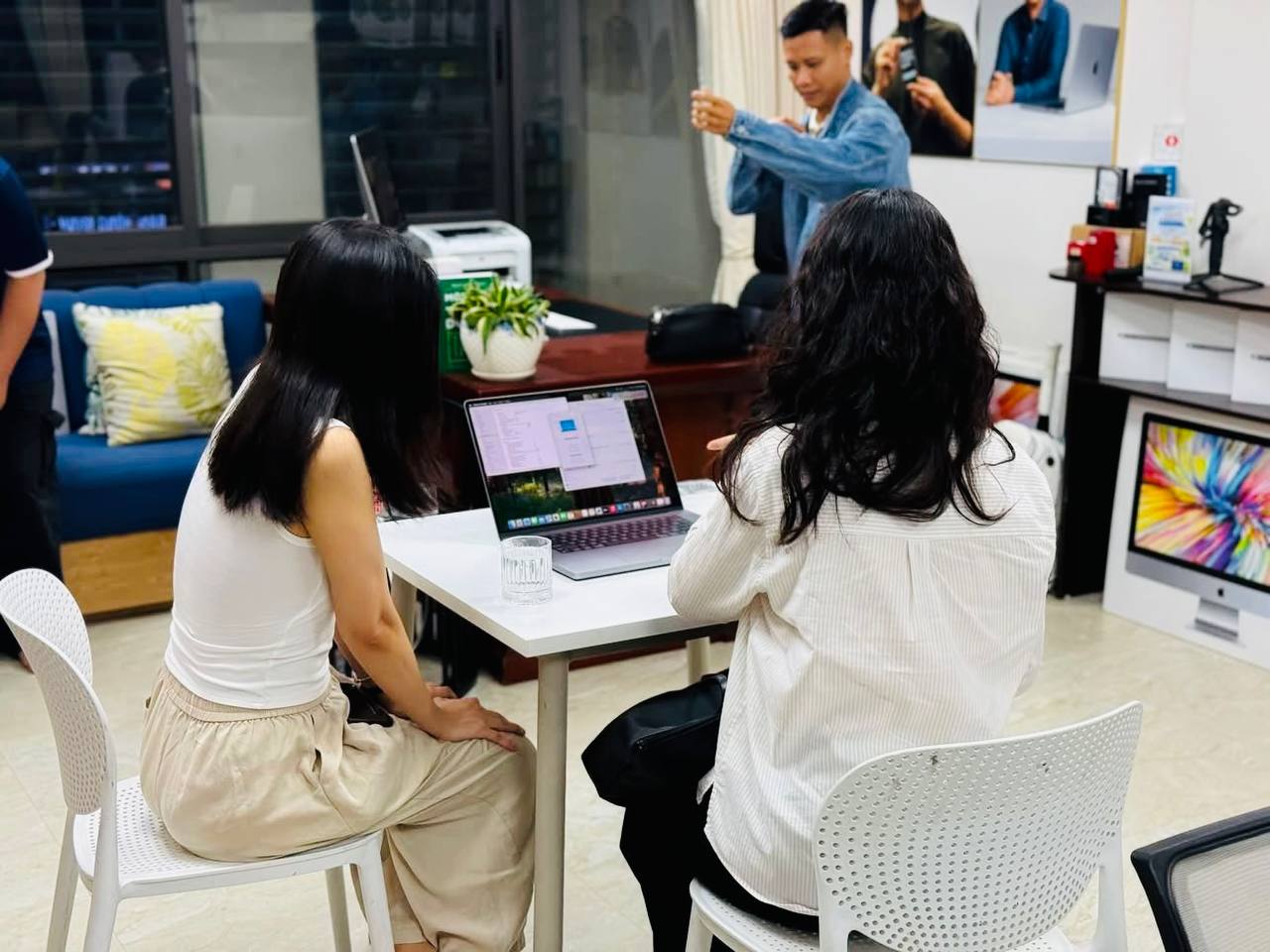 Chuyện ở MTLS: Người bạn đồng hành đến Đức của cô gái trẻ