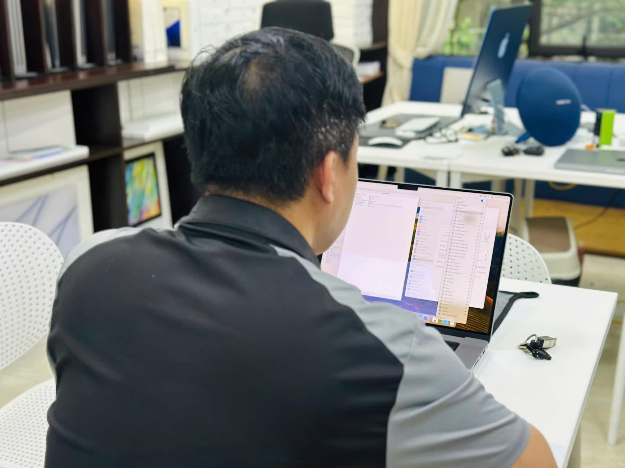 Lập trình lâu năm, chọn máy không cần màu mè