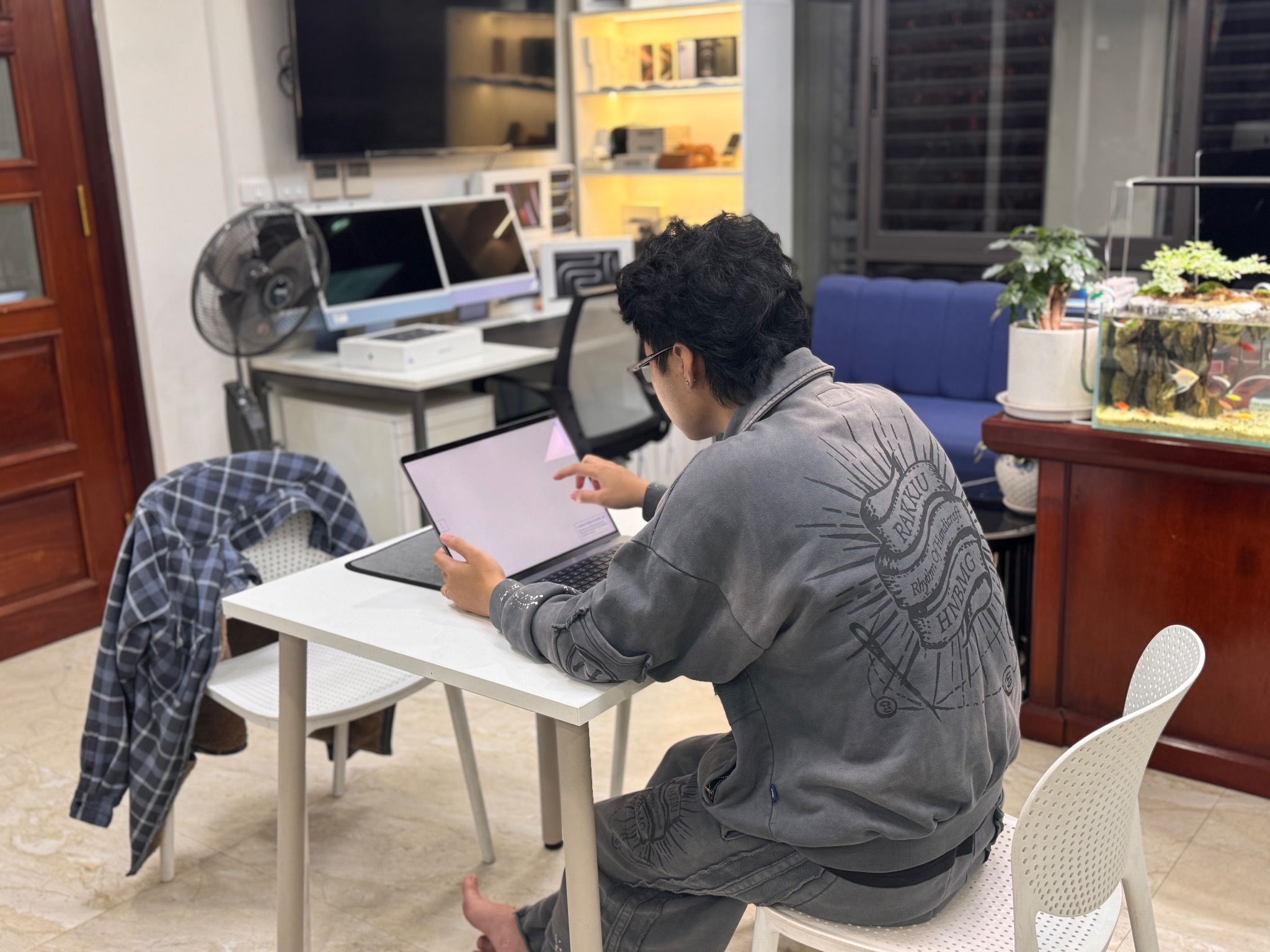 CHƯA RA TRƯỜNG – NHƯNG ĐÃ NGHIÊM TÚC VỚI NGHỀ