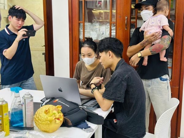Chiếc MacBook Đầu Tiên: Ước Mơ Của Chàng Sinh Viên Thiết Kế