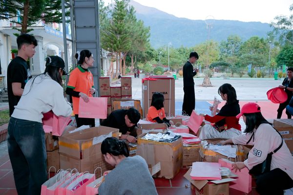 Chương trình Tết Đến Nhà Nhà tại Mường Tè
