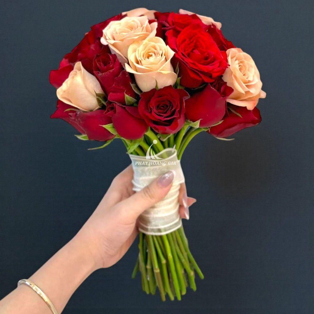 Hoa Cưới Cầm Tay Màu Đỏ Biểu Tượng Của Tình Yêu Nồng Nàn & Hạnh Phúc