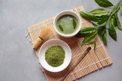 Bột trà xanh vs bột Matcha — chọn loại nào cho sức khỏe & phong cách sống